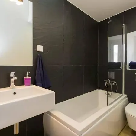 Ld Apartments~supercentral~ac~balcony~chiado Lissabon